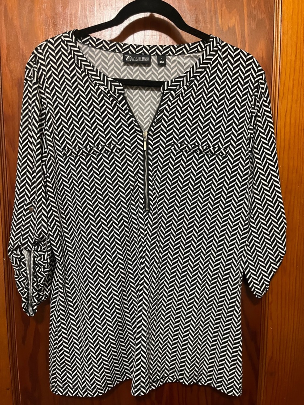 Zenergy by Chico's Black & White Chevron Zip-Front Blouse